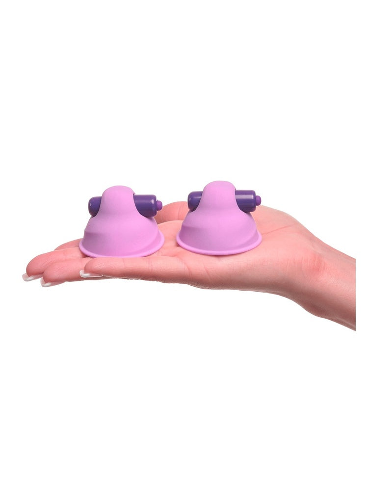 Hånd holder Fantasy For Her Vibrerende Nipple Suck-Hers – viser den kompakte størrelsen i håndflaten