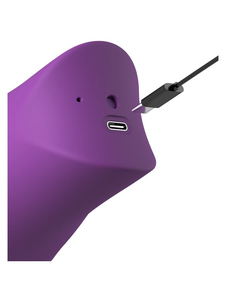 Fantasy For Her Lush Kiss Plush – USB-ladekabel koblet til ladeporten på håndtaket
