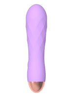 Cuties minivibrator i lyselilla silikon med diamantmønstret overflate, sett bakfra med synlig ladeport nederst mot hvit bakgrunn.