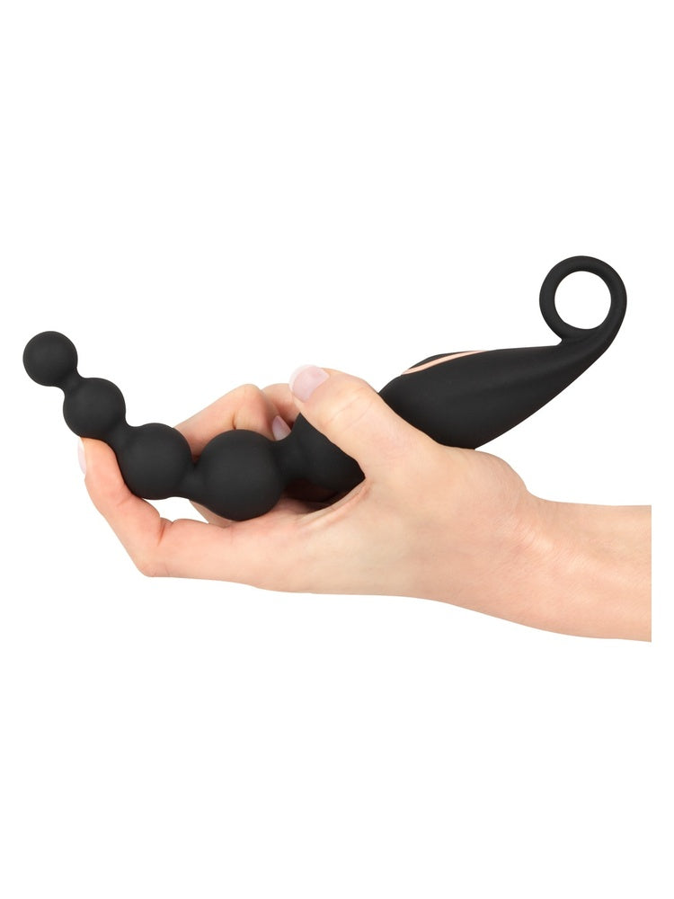 Hånd holder ANOS Analkuler og viser fleksibel form og fingerring
