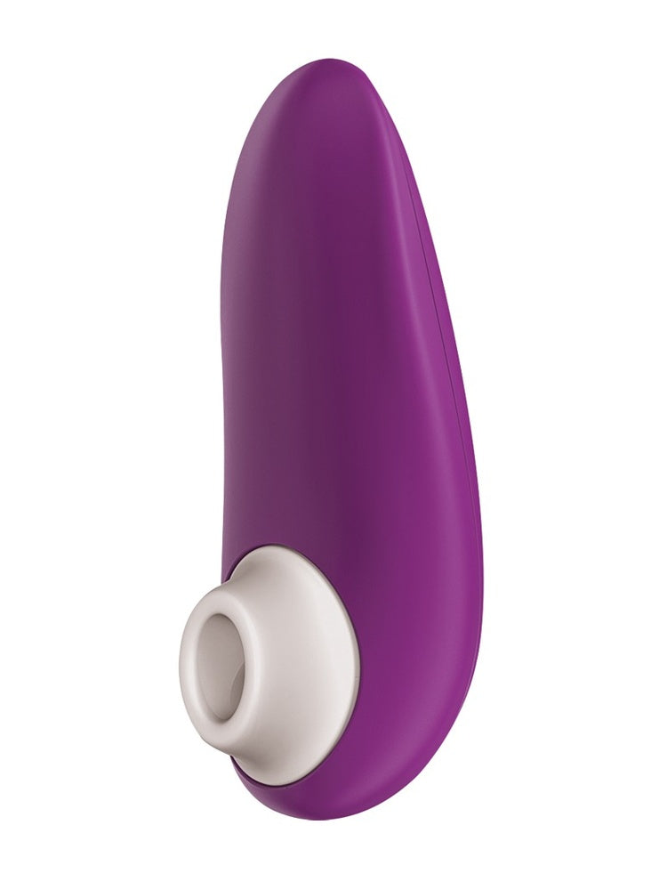 Womanizer Starlet 3 klitorisstimulator sett forfra, med kompakt dråpeform i lilla silikon og hvitt stimulatorhode.