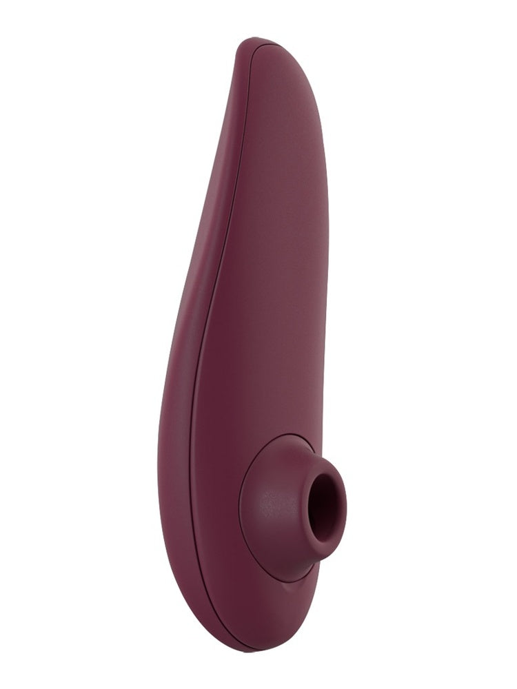 Womanizer Classic 2 klitorisstimulator i rød/bordeaux, sett fra siden med synlig stimulatorhode.