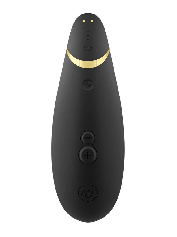 Womanizer Premium 2 sett bakfra, med kontrollpanel, logo og magnetiske ladekontakter.