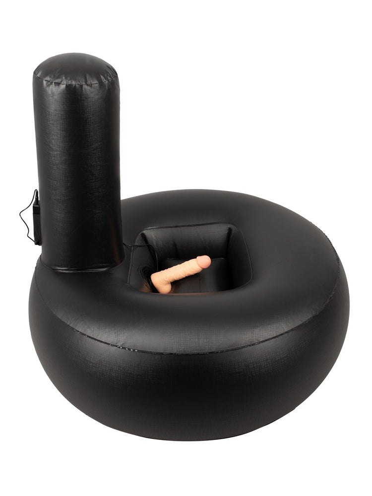 Oppblåsbar sexpute med realistisk vibrator, sett fra siden. Viser støtte, ledning til kontroller og vibrator montert i setet.