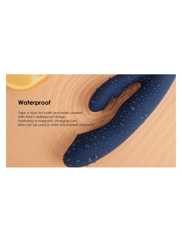 Svakom Aylin rabbitvibrator med vanndråper og teksten "Waterproof". Vibratoren er 100 % vanntett med magnetisk ladeplugg og kan brukes i bad og dusj.
