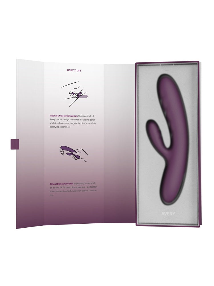 Åpen eske med bruksanvisning og vibratoren i beskyttende innpakning.