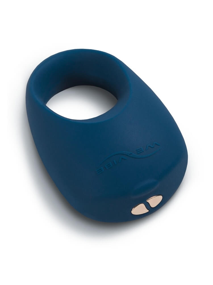 We-Vibe Pivot penisring i silikon med kontrollknapper sett fra vinkel