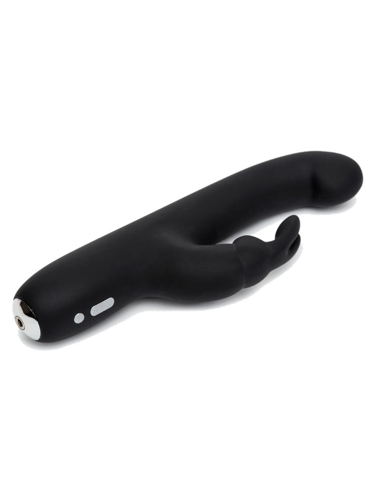 Happy Rabbit G-Spot Slim liggende – oversiktsbilde som viser full lengde, G-punkt-form, klitorisarm og sølvfarget ladekontakt i enden.