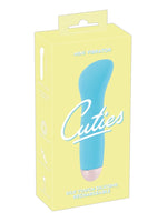 Cuties blå minivibrator i originalemballasje – lysegul eske med produktbilde, Cuties-logo og teksten “Mini Vibrator, Silk Touch Silicone Rechargeable”.