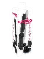 RC Fucking Machine i originalemballasje – hvit eske med “RC Fucking Machine”-logo og funksjonsliste: 3 thrusts, 7 vibrations, strong suction cup, travel lock, rechargeable og remote controlled.