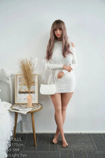 Cicilie. Realistisk sexdukke. 175 cm høy og veier 56 kg. Komplett med lyd og varmeutstyr. Flere tilpasninger. Oral, vaginal og anal åpning.