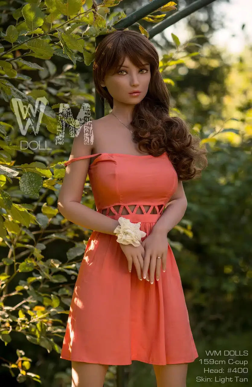 Alana. Realistisk sexdukke. 159 cm høy og veier 36 kg. Komplett med lyd og varmeutstyr. Tilpasninger er mulig. Oral, vaginal og anal åpning.