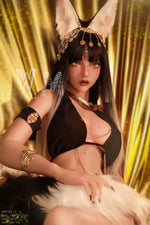 Tess. Realistisk sexdukke. 166 cm høy og veier 33 kg. Komplett med lyd og varmeutstyr. Tilpasninger er mulig. Oral, vaginal og anal åpning.