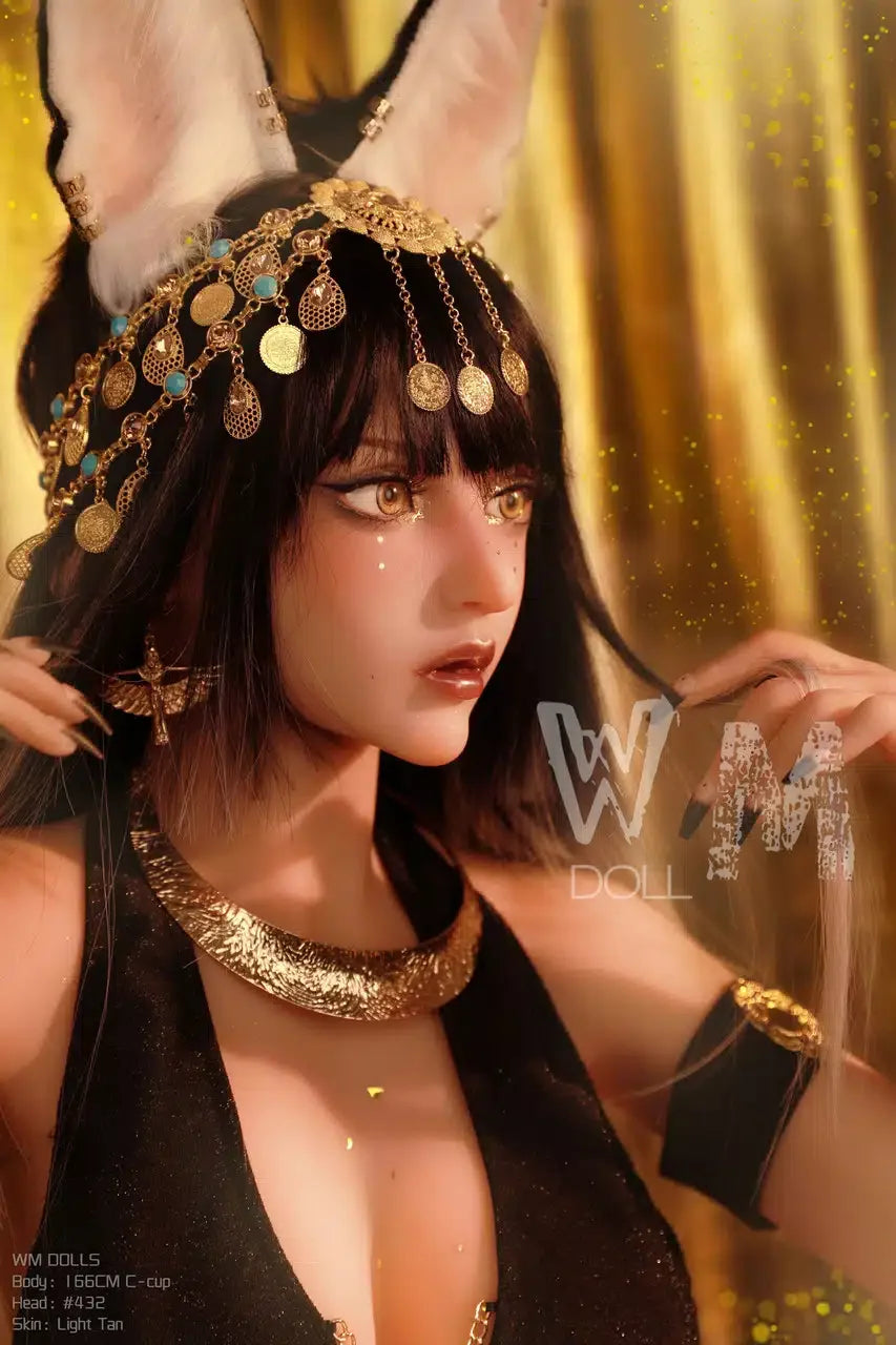 Tess. Realistisk sexdukke. 166 cm høy og veier 33 kg. Komplett med lyd og varmeutstyr. Tilpasninger er mulig. Oral, vaginal og anal åpning.