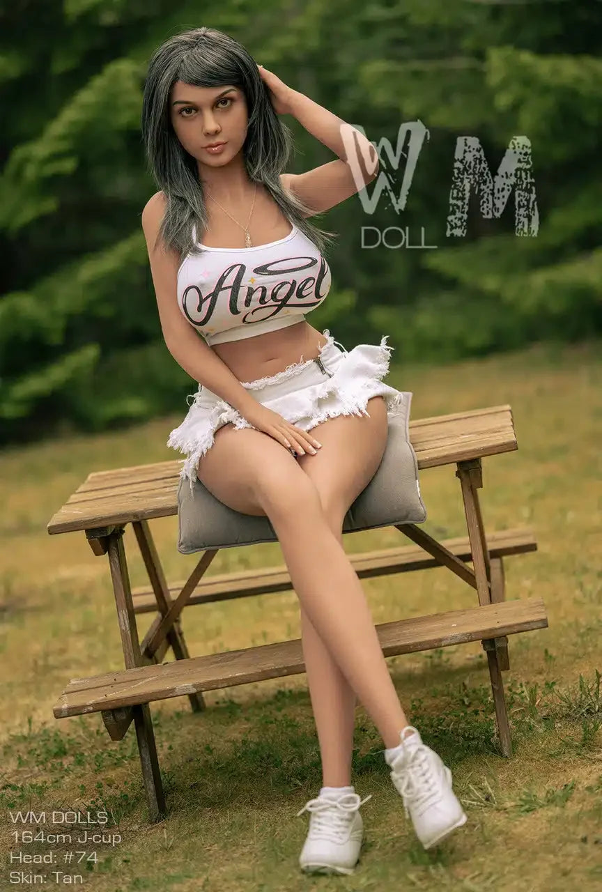 Angel. Realistisk sexdukke. 164 cm høy og veier 34 kg. Komplett med lyd og varmeutstyr. Tilpasninger er mulig. Oral, vaginal og anal åpning.