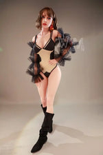 Ciara. Realistisk sexdukke. 164 cm høy og veier 33 kg. Komplett med lyd og varmeutstyr. Tilpasninger er mulig. Oral, vaginal og anal åpning.