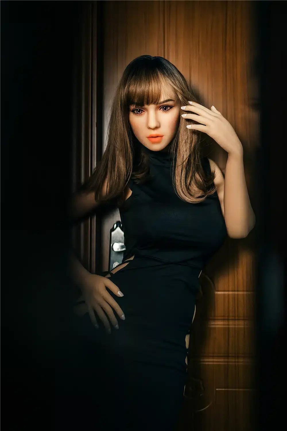 Viola. Realistisk sexdukke. 160 cm høy og veier 38 kg. Komplett med lyd og varmeutstyr. Tilpasninger er mulig. Oral, vaginal og anal åpning.