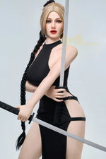 Darla. Realistisk sexdukke. 159 cm høy og veier 45 kg. Komplett med lyd og varmeutstyr. Tilpasninger er mulig. Oral, vaginal og anal åpning.