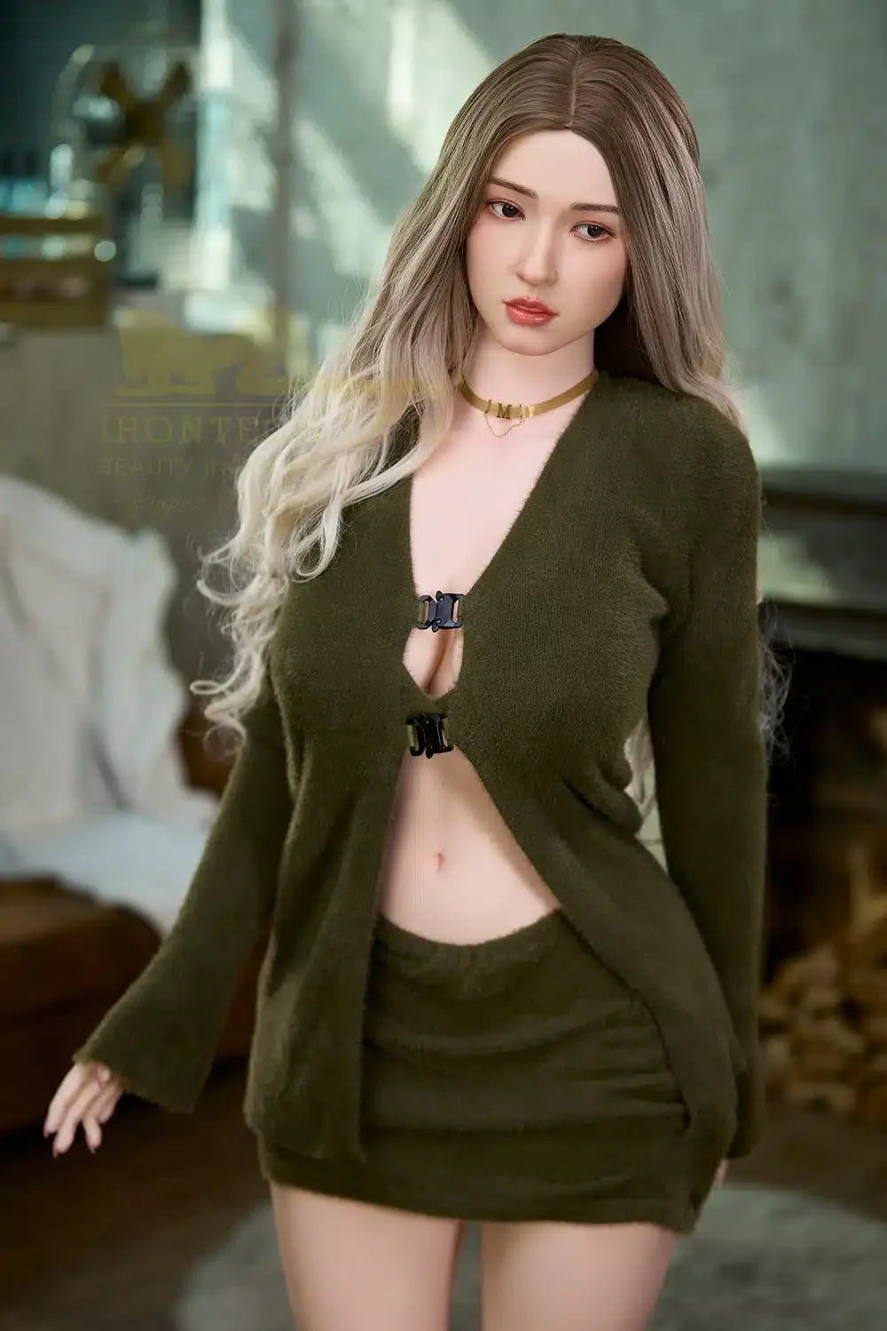 Jamina. Realistisk sexdukke. 159 cm høy og veier 45 kg. Komplett med lyd og varmeutstyr. Tilpasninger er mulig. Oral, vaginal og anal åpning.