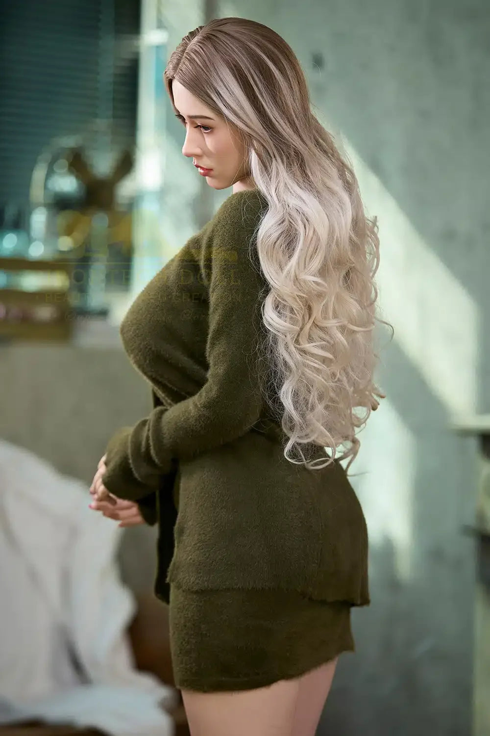 Jamina. Realistisk sexdukke. 159 cm høy og veier 45 kg. Komplett med lyd og varmeutstyr. Tilpasninger er mulig. Oral, vaginal og anal åpning.