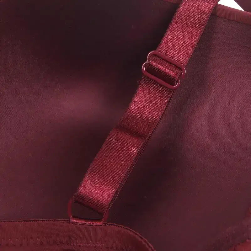 Minimalistisk Underwire BH i Silkemykt Stoff - burgunder rød