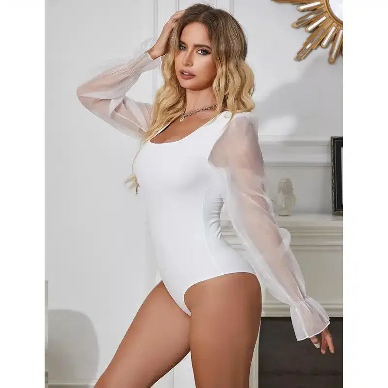 Sexy Bodysuit med Firkantet Hals og Chiffon Puff-ermer - hvit