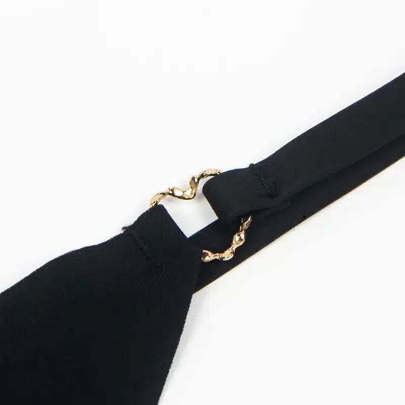 Sømløs Ice Silk String med Hjerteformede Dekorasjoner - sort