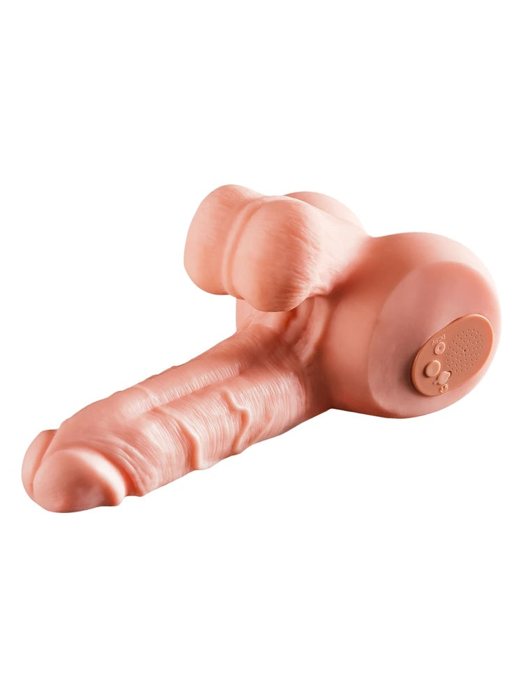 Masturbatoren liggende på siden sett skrått forfra, viser anal stroker-åpning samt kontrollpanel med knapper og høyttalergitter.