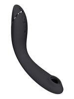 Buet G-punkt vibrator med integrert åpning for målrettet stimulering og dypere kontakt