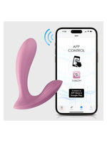 Svakom Erica trusevibrator ved siden av smarttelefon som viser SVAKOM-appen, illustrerer appstyring via Bluetooth