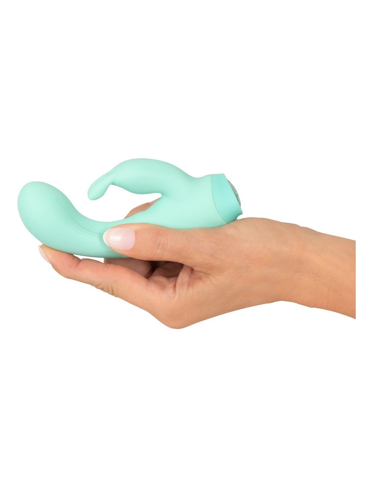 Vibrator i hånd som viser kompakt design og ergonomisk grep