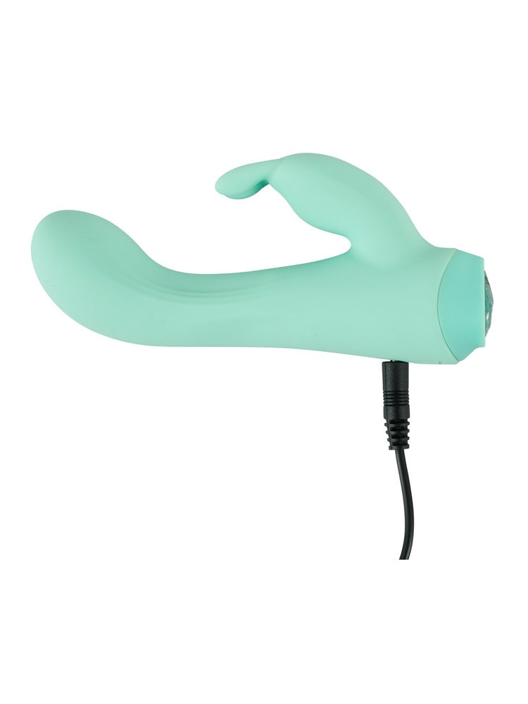 Rabbit vibrator koblet til ladekabel for enkel opplading