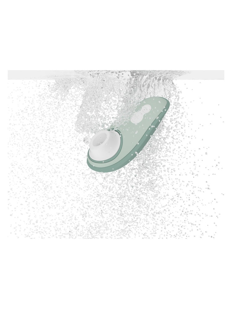 Womanizer Liberty 2 i vann, som viser vanntett design (IPX7).