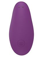 Womanizer Liberty 2 i lilla, sett bakfra – viser magnetiske ladepunkter og Womanizer-logo