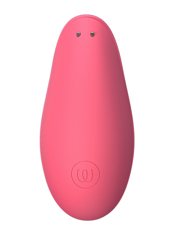 Womanizer Liberty 2 sett bakfra, med flat overflate, logo og ladekontakter.