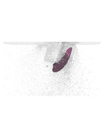 Womanizer Next i mørk lilla nedsenket i vann, som viser vanntett design (IPX7).