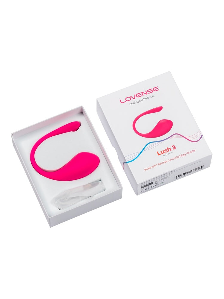 Åpen Lush 3-eske med vibratoren i hvit innpakning, ved siden av lukket emballasje.