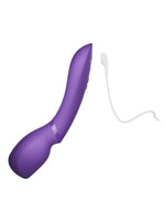 We-Vibe Wand 2 med magnetisk ladekabel – viser USB-lader koblet til den magnetiske ladekontakten