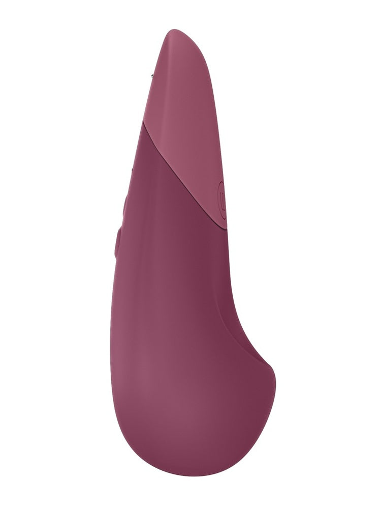 Womanizer Vibe klitorisstimulator i rosa, sett fra siden – viser buet form for presis stimulering
