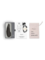 Innhold i pakken: Womanizer Enhance, ladekabel, oppbevaringspose og guider.