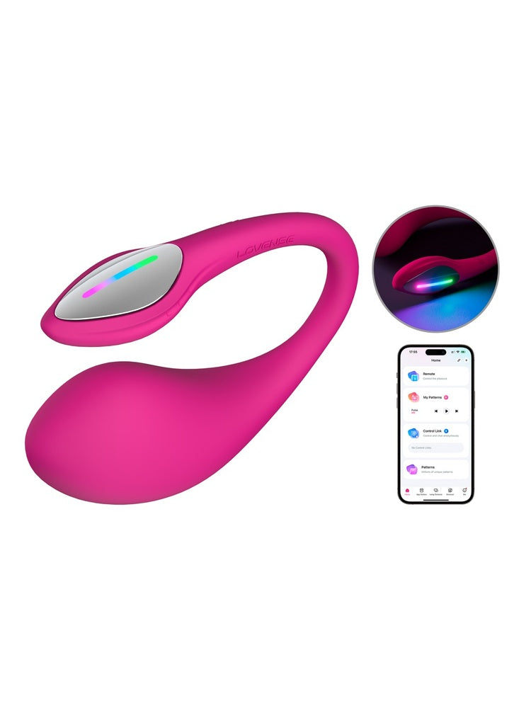 Lovense Lush 4 G-punktvibrator i magenta, sett fra skrå vinkel med LED-lysstripe i regnbuefarger på kontrollenheten, og smarttelefon med Lovense-app i bakgrunnen.