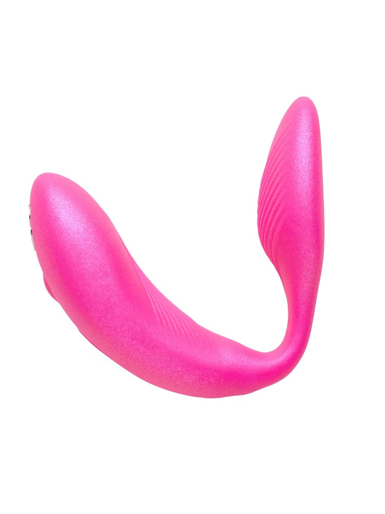 We-Vibe Chorus parvibrator i rosa sett skrått ovenfra, med tydelig U-form og rillet overflate på den ytre armen.