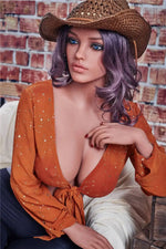 Julie. Realistisk sexdukke. 156 cm høy og veier 48 kg. Solbrun hud og kort lilla-aktig hår. Komplett med lyd og varmeutstyr. Oral