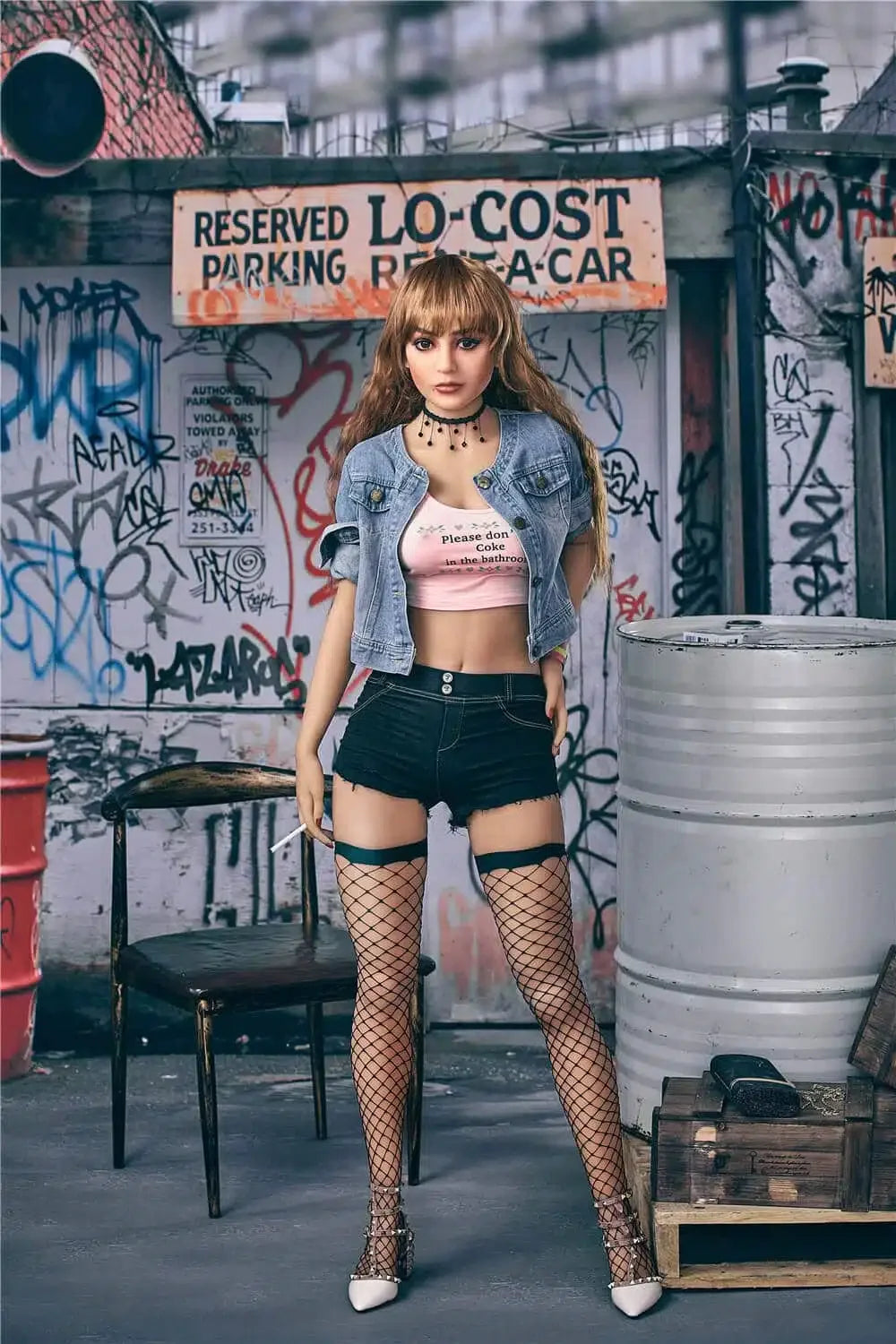 Miriam. Realistisk og naturtro sexdukke. 163 cm høy, veier 36 kg. Solbrun hud og langt, bølgete brunt hår. Oral, vaginal og anal åpning. Individuell tilpasning er mulig.