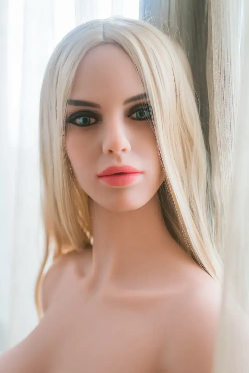 Iselin. Realistisk naturtro sexdukke. 152 høy. 37 kg. Lys hud. Langt blondt hår. Oral, vaginal og anal åpning.Individuelle tilpasninger er mulig.