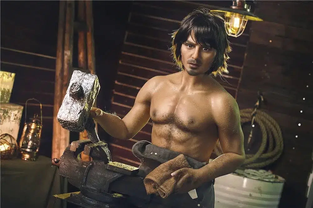 Filip. Realistisk mannlig sexdukke i silikon. 162 cm høy og veier 38 kg.