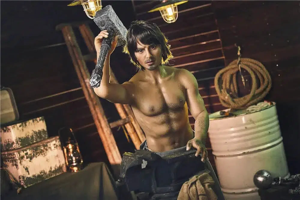 Filip. Realistisk mannlig sexdukke i silikon. 162 cm høy og veier 38 kg.