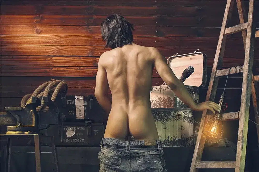 Filip. Realistisk mannlig sexdukke i silikon. 162 cm høy og veier 38 kg.