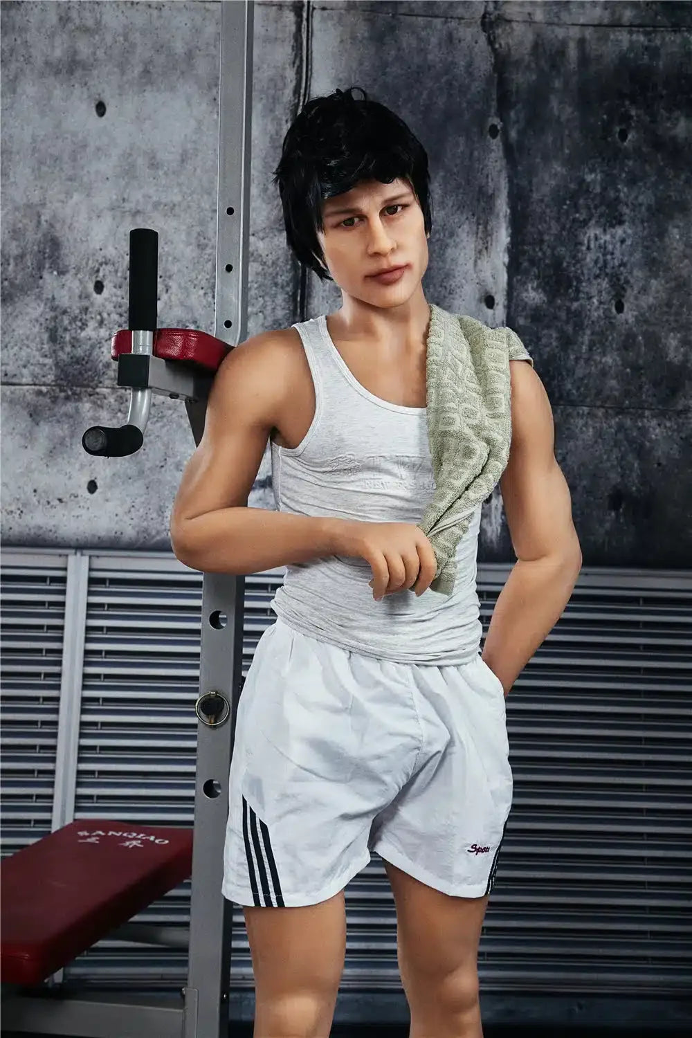 Emil. Realistisk mannlig sexdukke i silikon. 162 cm høy og veier 38 kg.