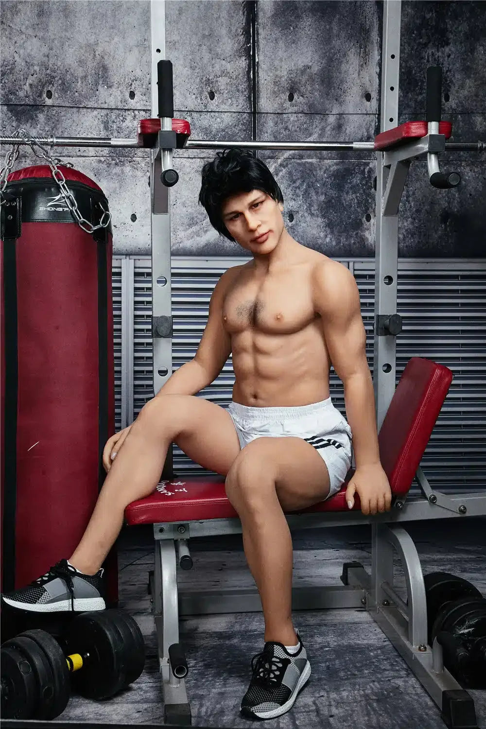 Emil. Realistisk mannlig sexdukke i silikon. 162 cm høy og veier 38 kg.